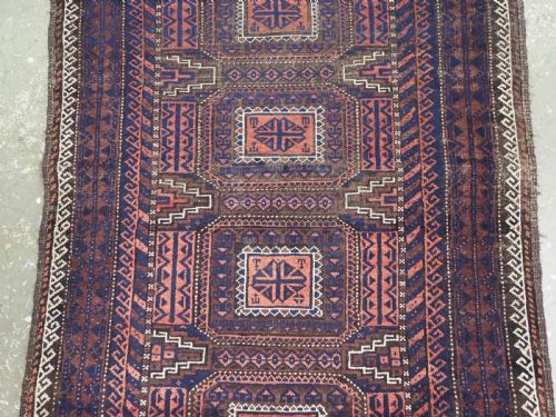 ANTIQUE MAHDAD KHANI BALUCH RUG WITH BOX MEDALLION DESIGN CIRCA 1900 - ADDITIONAL PHOTO 3
