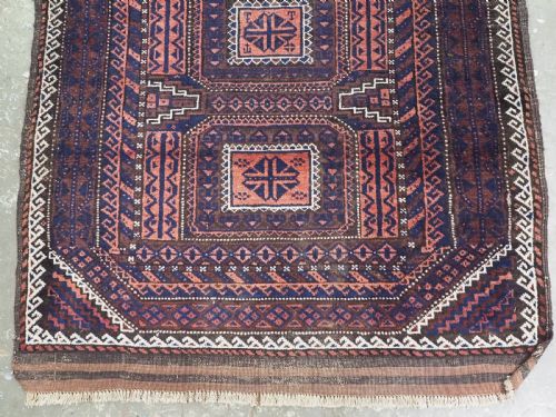 ANTIQUE MAHDAD KHANI BALUCH RUG WITH BOX MEDALLION DESIGN CIRCA 1900 - ADDITIONAL PHOTO 4