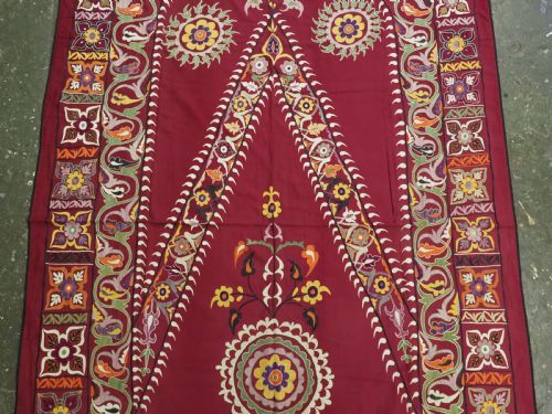 ANTIQUE UZBEK SUZANI SILK ON RED COTTON EXCELLENT CONDITION CIRCA 190020 - ADDITIONAL PHOTO 2