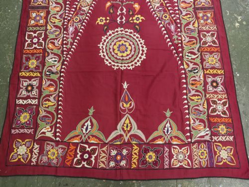 ANTIQUE UZBEK SUZANI SILK ON RED COTTON EXCELLENT CONDITION CIRCA 190020 - ADDITIONAL PHOTO 4