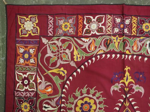 ANTIQUE UZBEK SUZANI SILK ON RED COTTON EXCELLENT CONDITION CIRCA 190020 - ADDITIONAL PHOTO 5