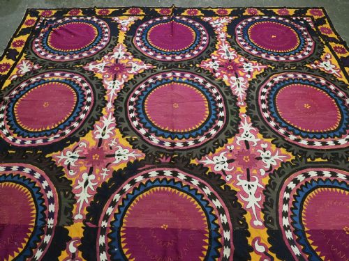 ANTIQUE UZBEK SAMARKAND 'BOLIM POSH' SUZANI SUPERB COLOUR AND CONDITION CIRCA 1890 - ADDITIONAL PHOTO 1