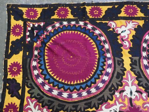 ANTIQUE UZBEK SAMARKAND 'BOLIM POSH' SUZANI SUPERB COLOUR AND CONDITION CIRCA 1890 - ADDITIONAL PHOTO 2