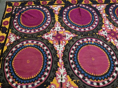 ANTIQUE UZBEK SAMARKAND 'BOLIM POSH' SUZANI SUPERB COLOUR AND CONDITION CIRCA 1890 - ADDITIONAL PHOTO 3