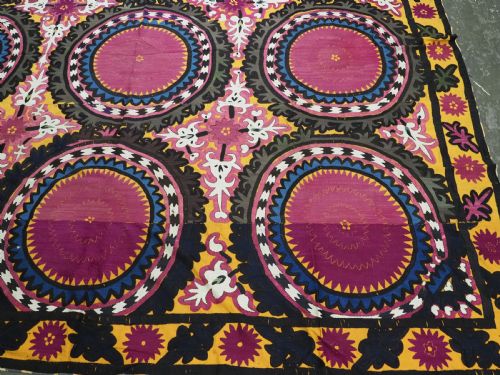 ANTIQUE UZBEK SAMARKAND 'BOLIM POSH' SUZANI SUPERB COLOUR AND CONDITION CIRCA 1890 - ADDITIONAL PHOTO 6
