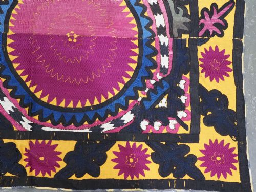 ANTIQUE UZBEK SAMARKAND 'BOLIM POSH' SUZANI SUPERB COLOUR AND CONDITION CIRCA 1890 - ADDITIONAL PHOTO 11
