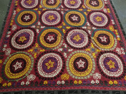 VINTAGE UZBEK SUZANI PROBABLY LAKAI TRIBE SILK ON COTTON CIRCA 192030 - ADDITIONAL PHOTO 3