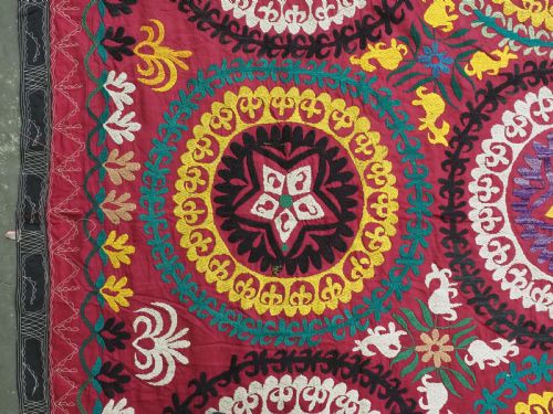 VINTAGE UZBEK SUZANI PROBABLY LAKAI TRIBE SILK ON COTTON CIRCA 192030 - ADDITIONAL PHOTO 5