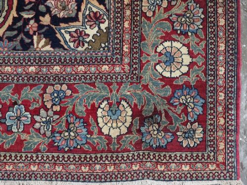 ANTIQUE ISFAHAN RUG OF CLASSIC SMALL MEDALLION DESIGN CIRCA 1900 - ADDITIONAL PHOTO 14