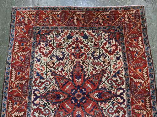 ANTIQUE HERIZ RUG OF SMALL SIZE STAR MEDALLION ON AN IVORY GROUND CIRCA 1920 - ADDITIONAL PHOTO 2