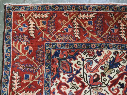 ANTIQUE HERIZ RUG OF SMALL SIZE STAR MEDALLION ON AN IVORY GROUND CIRCA 1920 - ADDITIONAL PHOTO 5