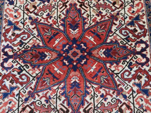 ANTIQUE HERIZ RUG OF SMALL SIZE STAR MEDALLION ON AN IVORY GROUND CIRCA 1920 - ADDITIONAL PHOTO 8
