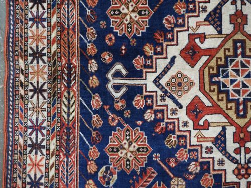 ANTIQUE QASHQAI TRIBAL RUG WITH SINGLE MEDALLION PEACOCKS CIRCA 1900 - ADDITIONAL PHOTO 6