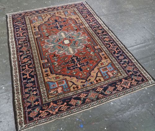 ANTIQUE PERSIAN HERIZ RUG OF SCARCE SMALL SIZE SMALL MEDALLION WITH SUPERB COLOUR CIRCA 190020 - ADDITIONAL PHOTO 1