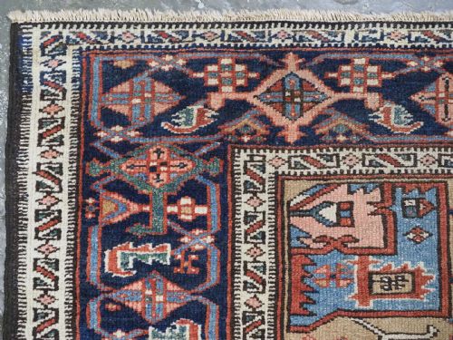 ANTIQUE PERSIAN HERIZ RUG OF SCARCE SMALL SIZE SMALL MEDALLION WITH SUPERB COLOUR CIRCA 190020 - ADDITIONAL PHOTO 5