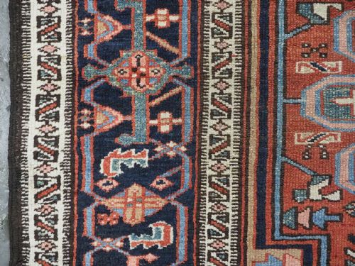 ANTIQUE PERSIAN HERIZ RUG OF SCARCE SMALL SIZE SMALL MEDALLION WITH SUPERB COLOUR CIRCA 190020 - ADDITIONAL PHOTO 6