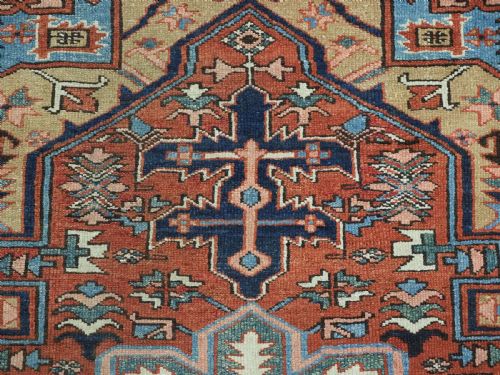 ANTIQUE PERSIAN HERIZ RUG OF SCARCE SMALL SIZE SMALL MEDALLION WITH SUPERB COLOUR CIRCA 190020 - ADDITIONAL PHOTO 9