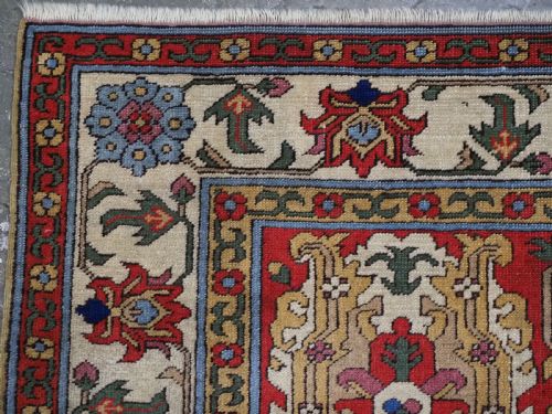 ANTIQUE RUG IN THE STYLE OF A CAUCASIAN KARABAGH 18TH CENTURY 'BLOSSOM' RUG CIRCA 1920 - ADDITIONAL PHOTO 5