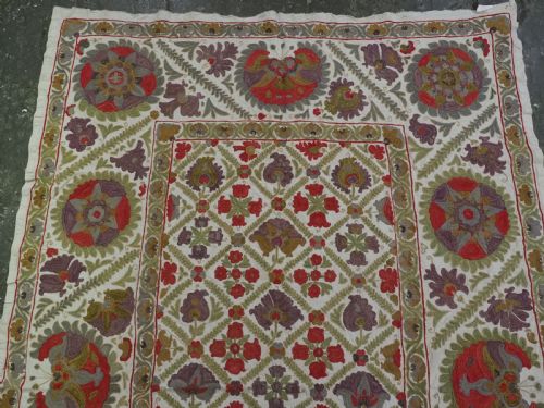 VINTAGE UZBEK BUKHARA REGION SUZANI TRADITIONAL DESIGN CIRCA 1930 - ADDITIONAL PHOTO 2