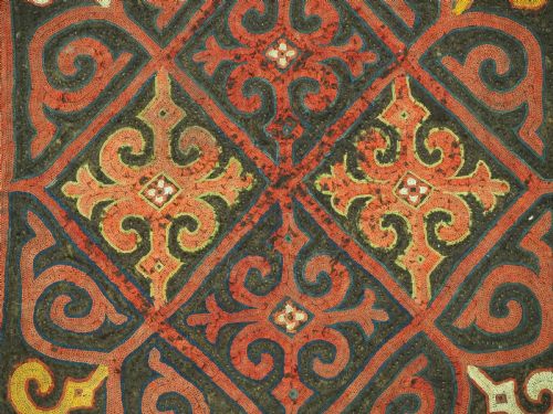 ANTIQUE KIRGHIZ EMBROIDERED FELT PANEL CIRCA 1900 - ADDITIONAL PHOTO 5