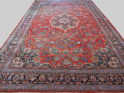 Vintage Kashan Carpet of Large Size Suitable for Heavy Use, Circa 1930.