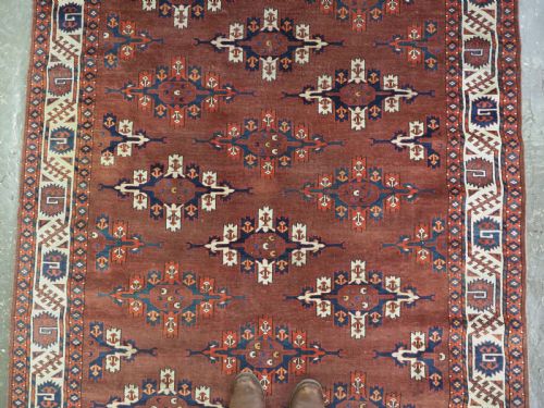 fig 2. ANTIQUE KARADASAHLI YOMUT SMALL MAIN CARPET WITH C-CENTRED KEPSE GULS, EARLY 19TH CENTURY.