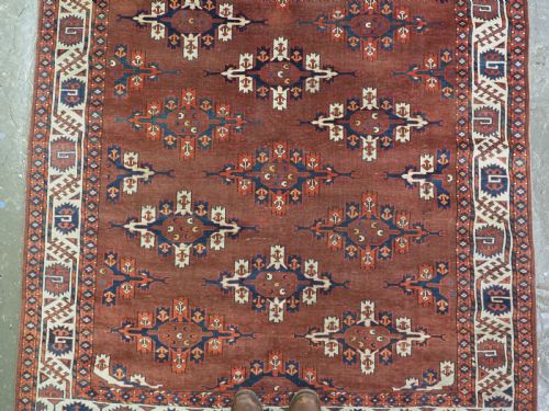 fig 4. ANTIQUE KARADASAHLI YOMUT SMALL MAIN CARPET WITH C-CENTRED KEPSE GULS, EARLY 19TH CENTURY.