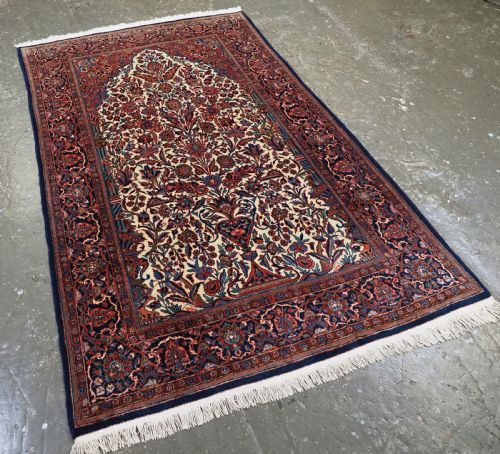 ANTIQUE PERSIAN KASHAN PRAYER RUG WITH FLORAL VASE DESIGN CIRCA 1920 - ADDITIONAL PHOTO 1