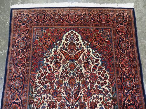 ANTIQUE PERSIAN KASHAN PRAYER RUG WITH FLORAL VASE DESIGN CIRCA 1920 - ADDITIONAL PHOTO 2