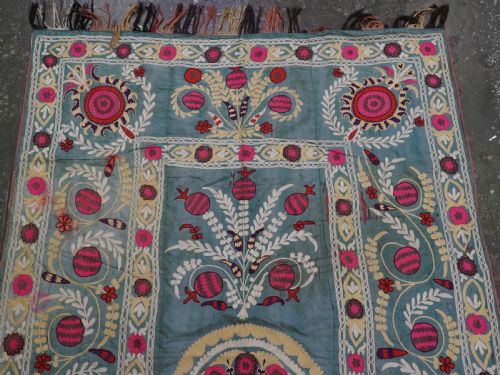 ANTIQUE UZBEK TAJIK 'RUIJO' BED COVER SUZANI SILK ON SILK CIRCA 190020 - ADDITIONAL PHOTO 2