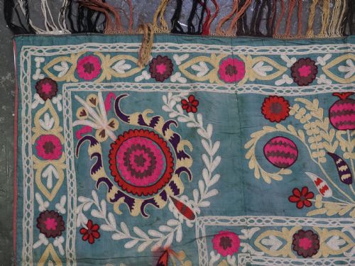 ANTIQUE UZBEK TAJIK 'RUIJO' BED COVER SUZANI SILK ON SILK CIRCA 190020 - ADDITIONAL PHOTO 5