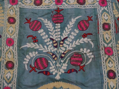ANTIQUE UZBEK TAJIK 'RUIJO' BED COVER SUZANI SILK ON SILK CIRCA 190020 - ADDITIONAL PHOTO 6