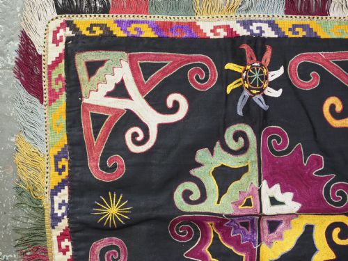 ANTIQUE UZBEK LAKAI TRIBE ILGICH DOWRY EMBROIDERY FOR WALL HANGING CIRCA 1900 - ADDITIONAL PHOTO 1