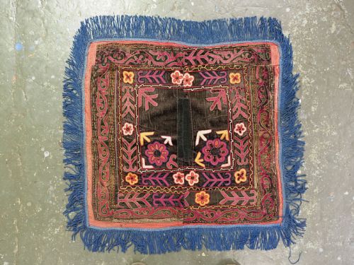 ANTIQUE UZBEK LAKAI TRIBE ILGICH DOWRY EMBROIDERY FOR WALL HANGING CIRCA 1900 - ADDITIONAL PHOTO 1