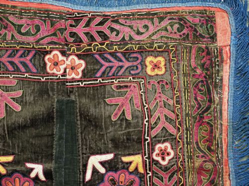 ANTIQUE UZBEK LAKAI TRIBE ILGICH DOWRY EMBROIDERY FOR WALL HANGING CIRCA 1900 - ADDITIONAL PHOTO 3