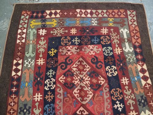 ANTIQUE CENTRAL ASIAN EMBROIDERED FELT RUG UZBEK LAKAI TRIBAL RUG CIRCA 1900 - ADDITIONAL PHOTO 2