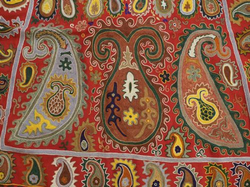 ANTIQUE EMBROIDERED CEREMONIAL HORSE SADDLE COVER BY THE LAKAI TRIBE UZBEKISTAN CIRCA 1920 - ADDITIONAL PHOTO 1