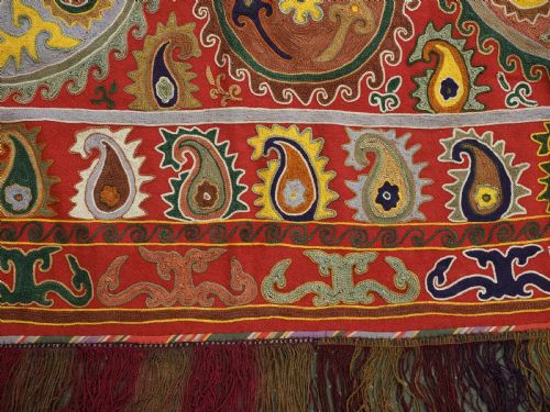 ANTIQUE EMBROIDERED CEREMONIAL HORSE SADDLE COVER BY THE LAKAI TRIBE UZBEKISTAN CIRCA 1920 - ADDITIONAL PHOTO 10