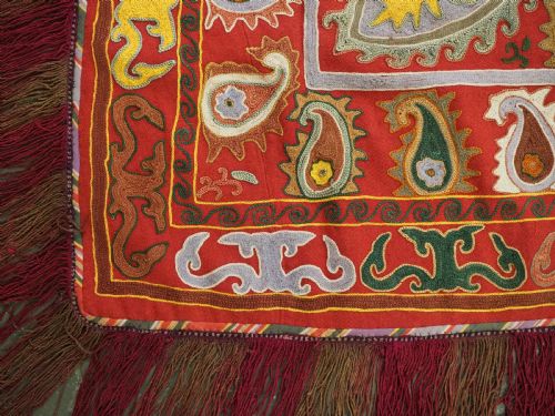 ANTIQUE EMBROIDERED CEREMONIAL HORSE SADDLE COVER BY THE LAKAI TRIBE UZBEKISTAN CIRCA 1920 - ADDITIONAL PHOTO 11