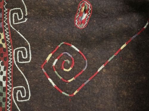 ANTIQUE YOMUT TURKMEN EMBROIDERED CEREMONIAL FELT HORSE BLANKET CIRCA 1900 - ADDITIONAL PHOTO 10