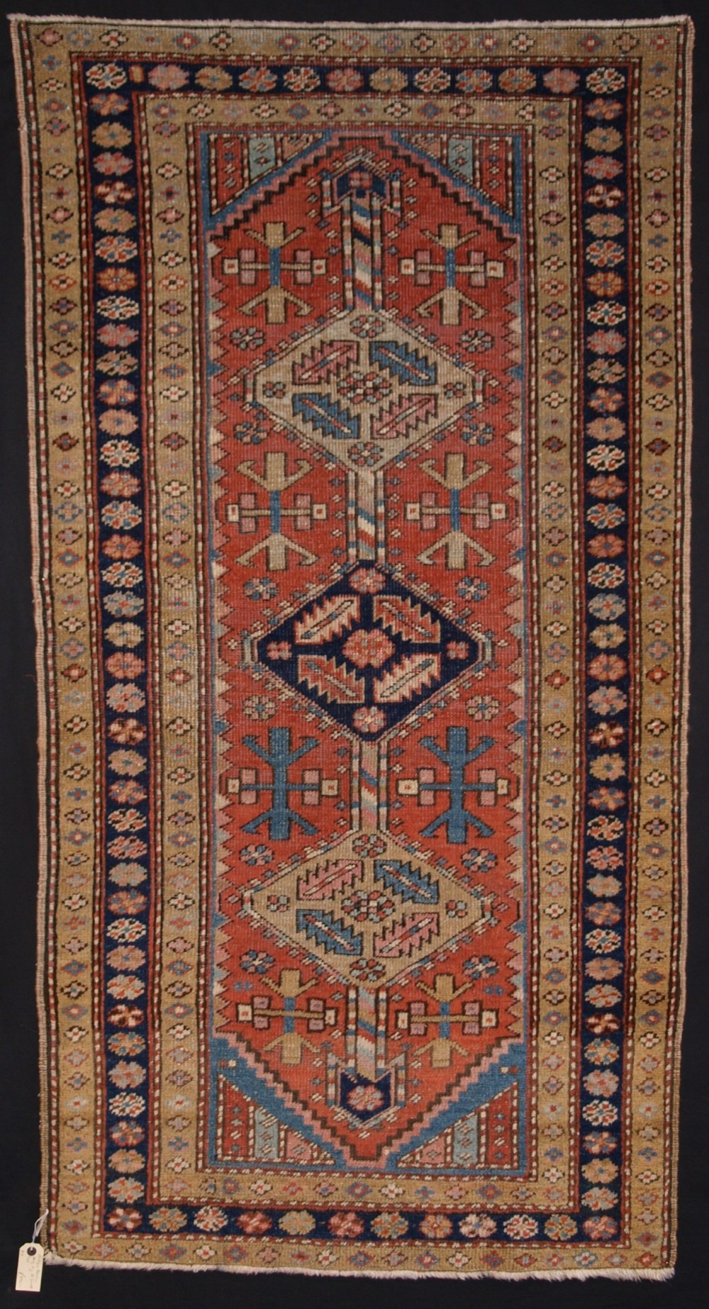 ANTIQUE PERSIAN HERIZ RUG OF UNUSUAL SMALL SIZE, VERY SOFT COLOURS, CIRCA 1900. 