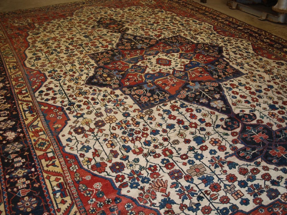 ANTIQUE BAKHTIARI CARPET, LARGE SIZE, STUNNING DESIGN & COLOUR, CIRCA 1900