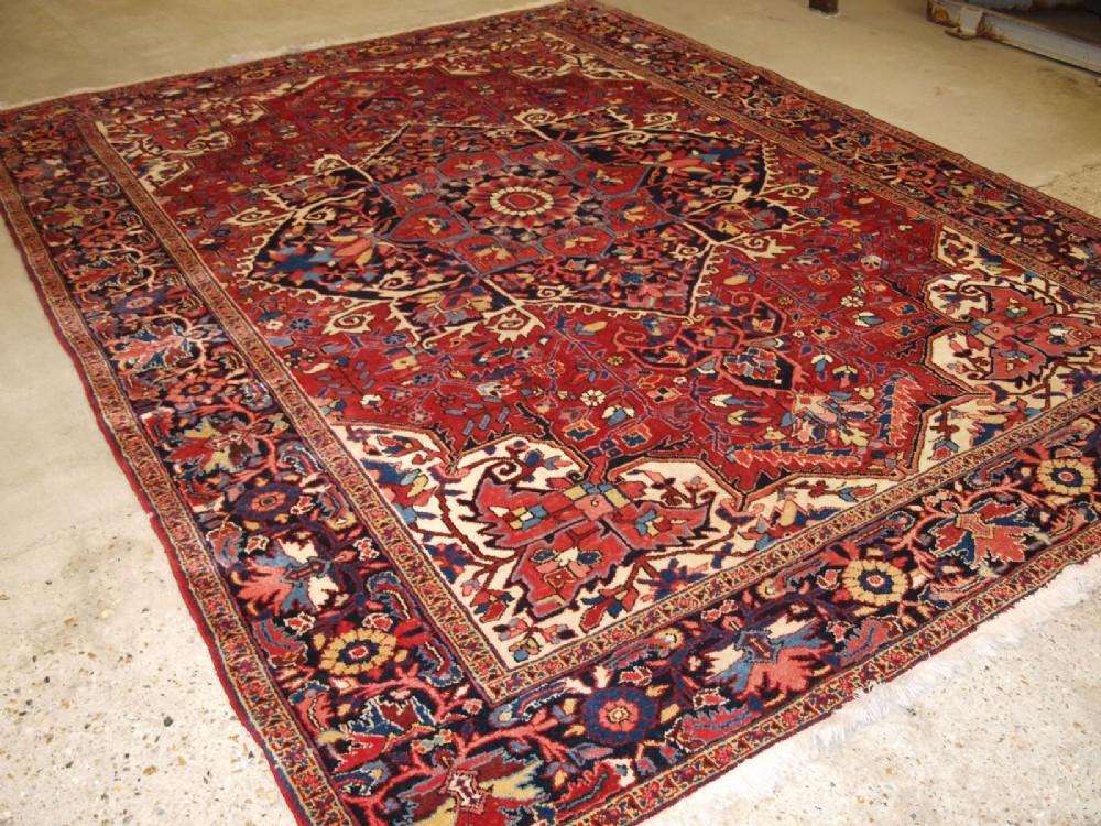 ANTIQUE HERIZ CARPET WITH TRADITIONAL DESIGN, GREAT CONDITION, SUPERB COLOUR, CIRCA 1900