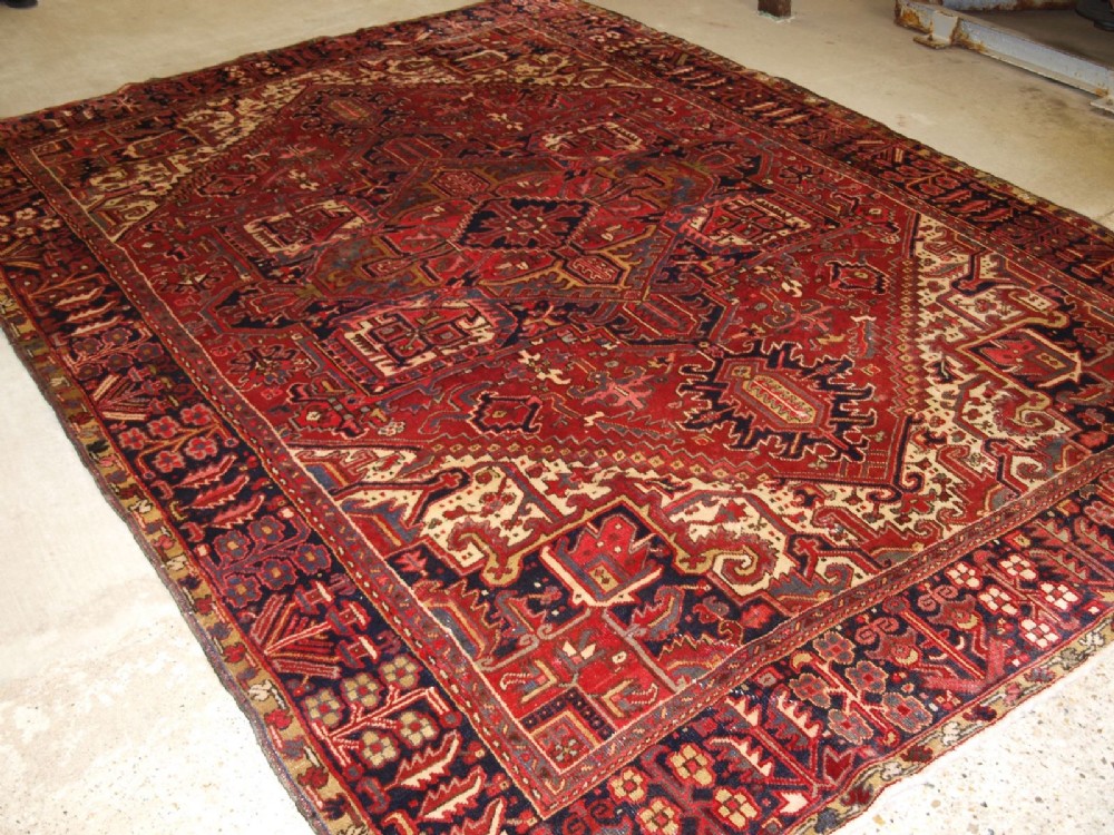 OLD HERIZ CARPET WITH TRADITIONAL DESIGN, GREAT CONDITION, IDEAL FURNISHING CARPET, ABT 60 YRS OLD