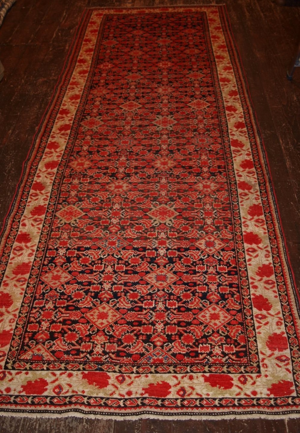 ANTIQUE MALAYER RUNNER, FINE WEAVE, GOOD RED, TRADITIONAL DESIGN. CIRCA 1920