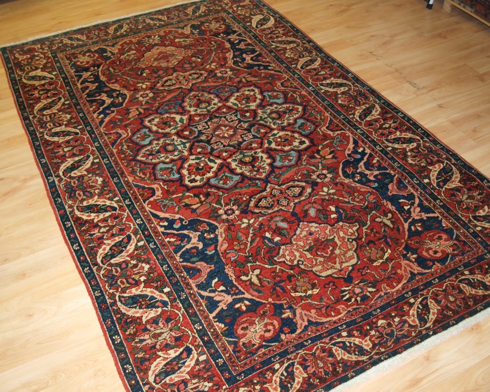 ANTIQUE BAKHTIARI RUG, BEAUTIFUL DESIGN & COLOURS, GREAT BORDER, CIRCA 1900