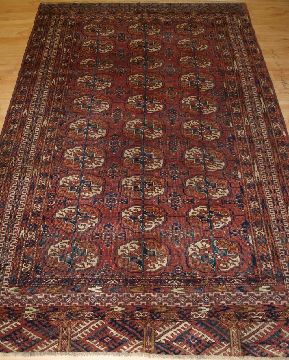 ANTIQUE TEKKE TURKMEN RUG, WELL DRAWN WITH LARGE GULS, CIRCA 1900