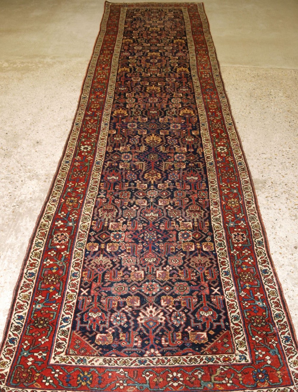 ANTIQUE HAMADAN REGION RUNNER, EXCELLENT DESIGN WITH GOOD COLOUR, CIRCA 1900