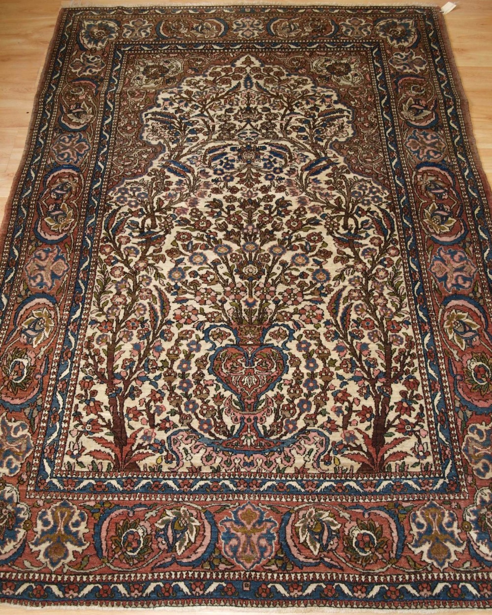 ANTIQUE ISFAHAN PRAYER RUG OF FLORAL VASE DESIGN, CIRCA 1900