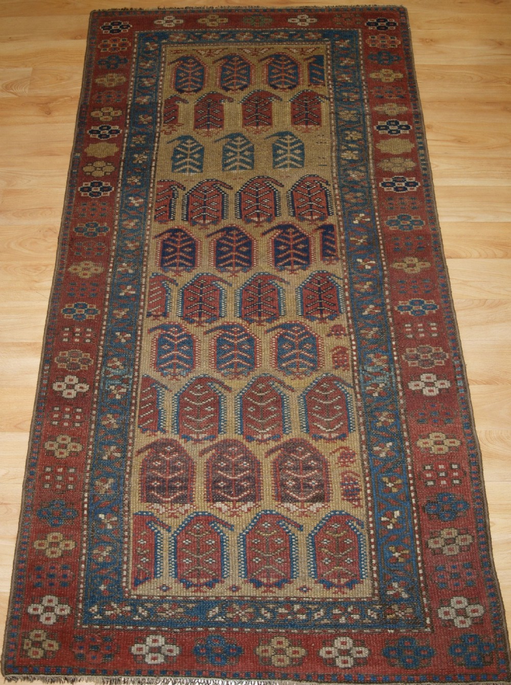 ANTIQUE KURDISH RUG WITH LARGE BOTEH DESIGN, SOFT COLOURS, CIRCA 1900.